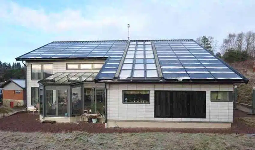 Hydrogen and solar powered house