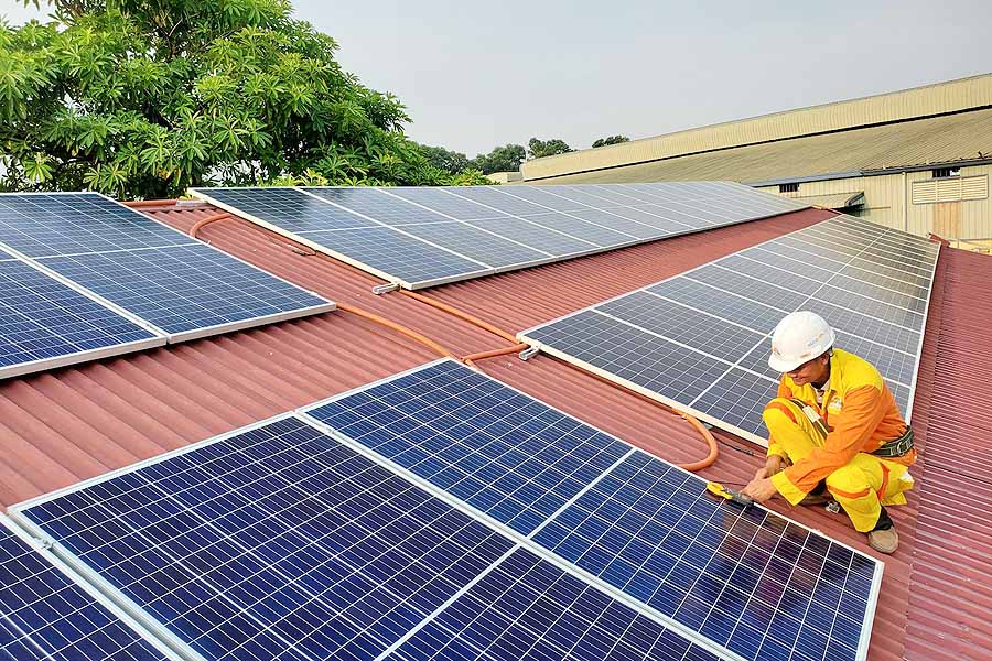 solar panel installer